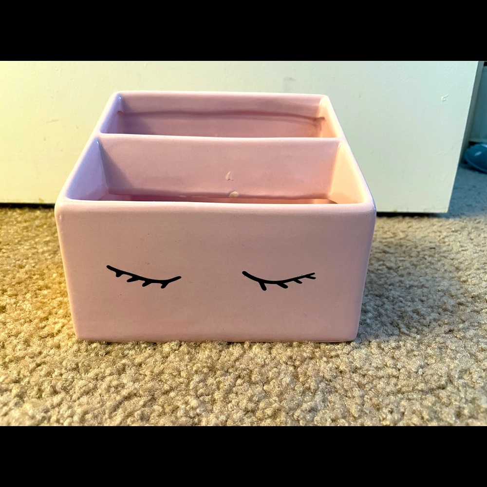 Make up/toiletry holder